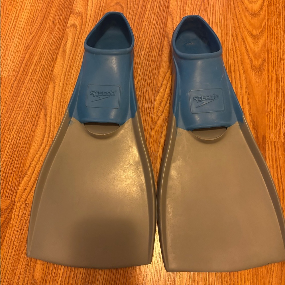 Speedo size 40-41 fins